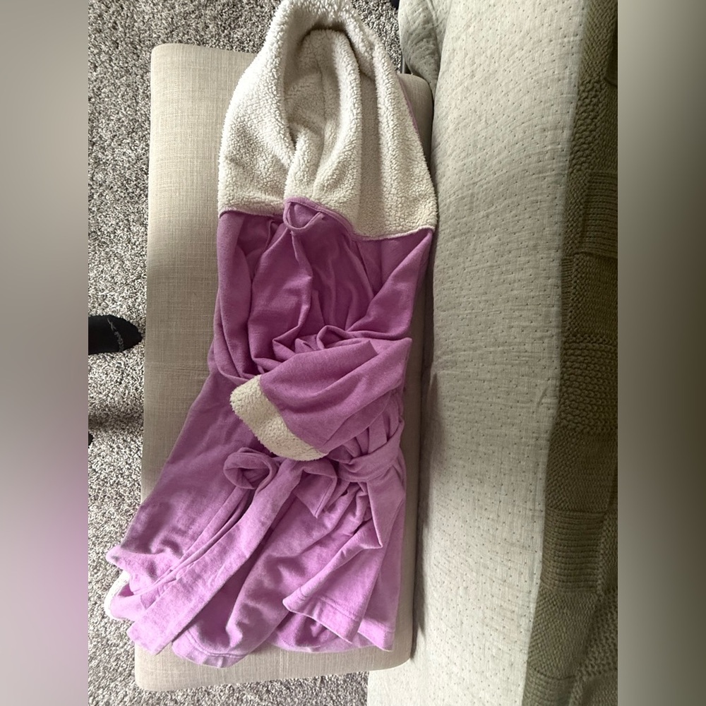 Xhilaration Pink and Cream Robe